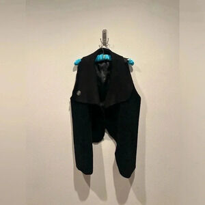 VEDA 100% Leather and Shearling Black Vest / Size Small /